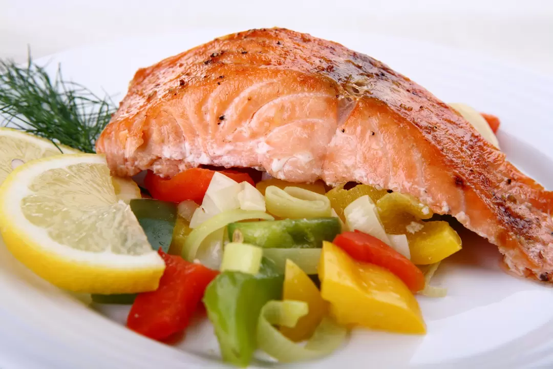 En la dieta de los 6 pétalos, puedes cocinar pescado al horno. 